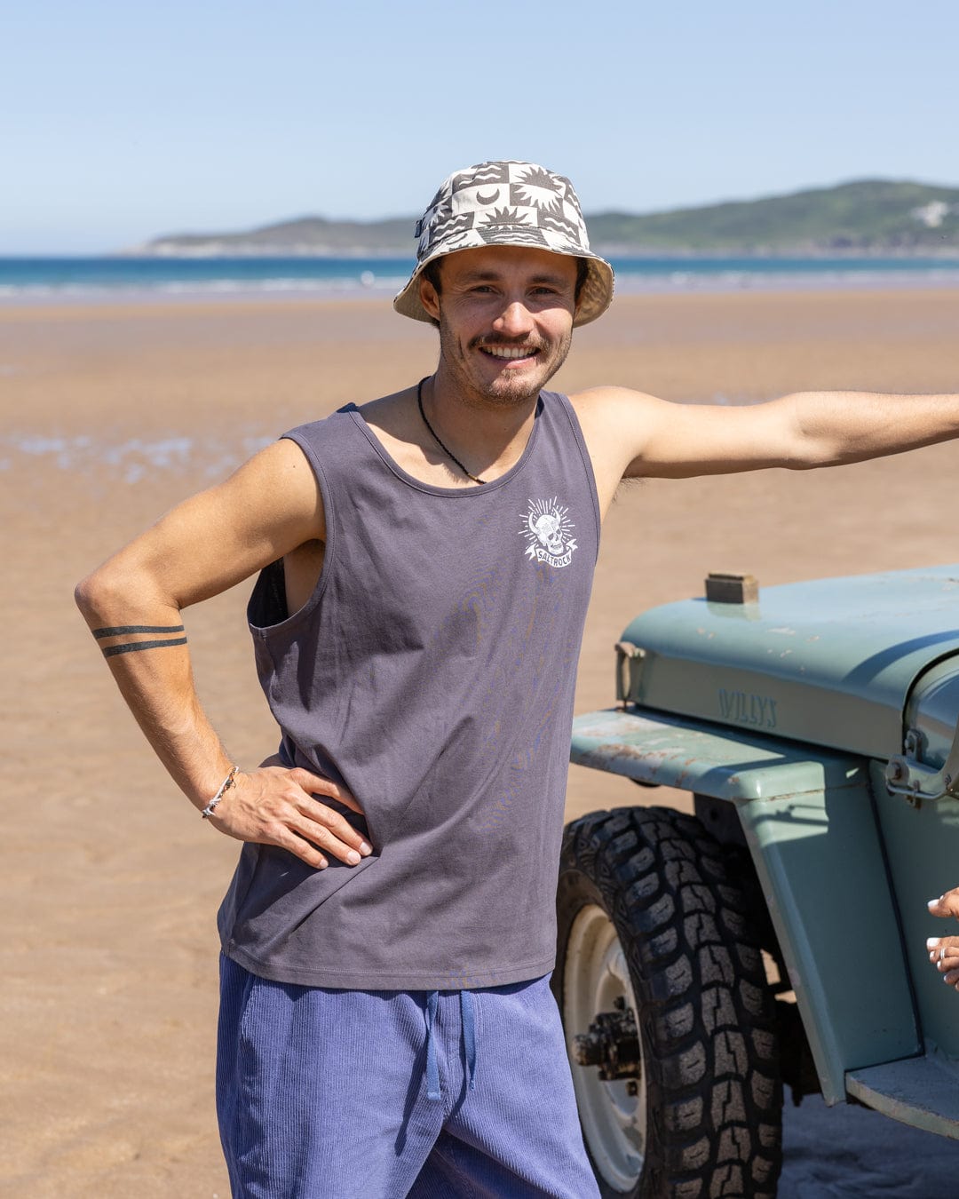 Fire Water Colour - Mens Vest - Grey