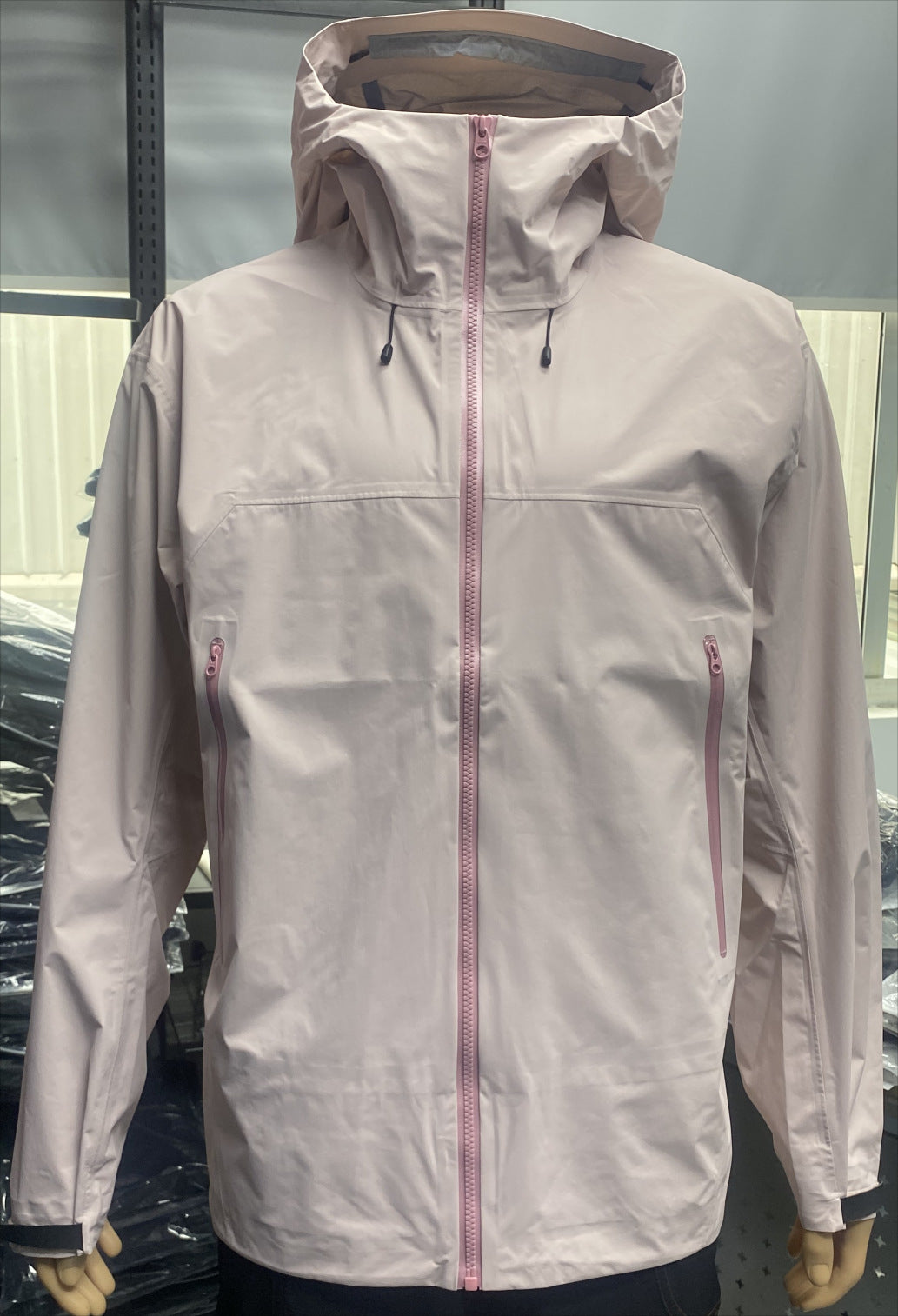 New laminated single-layer jacket is windproof and waterproof
