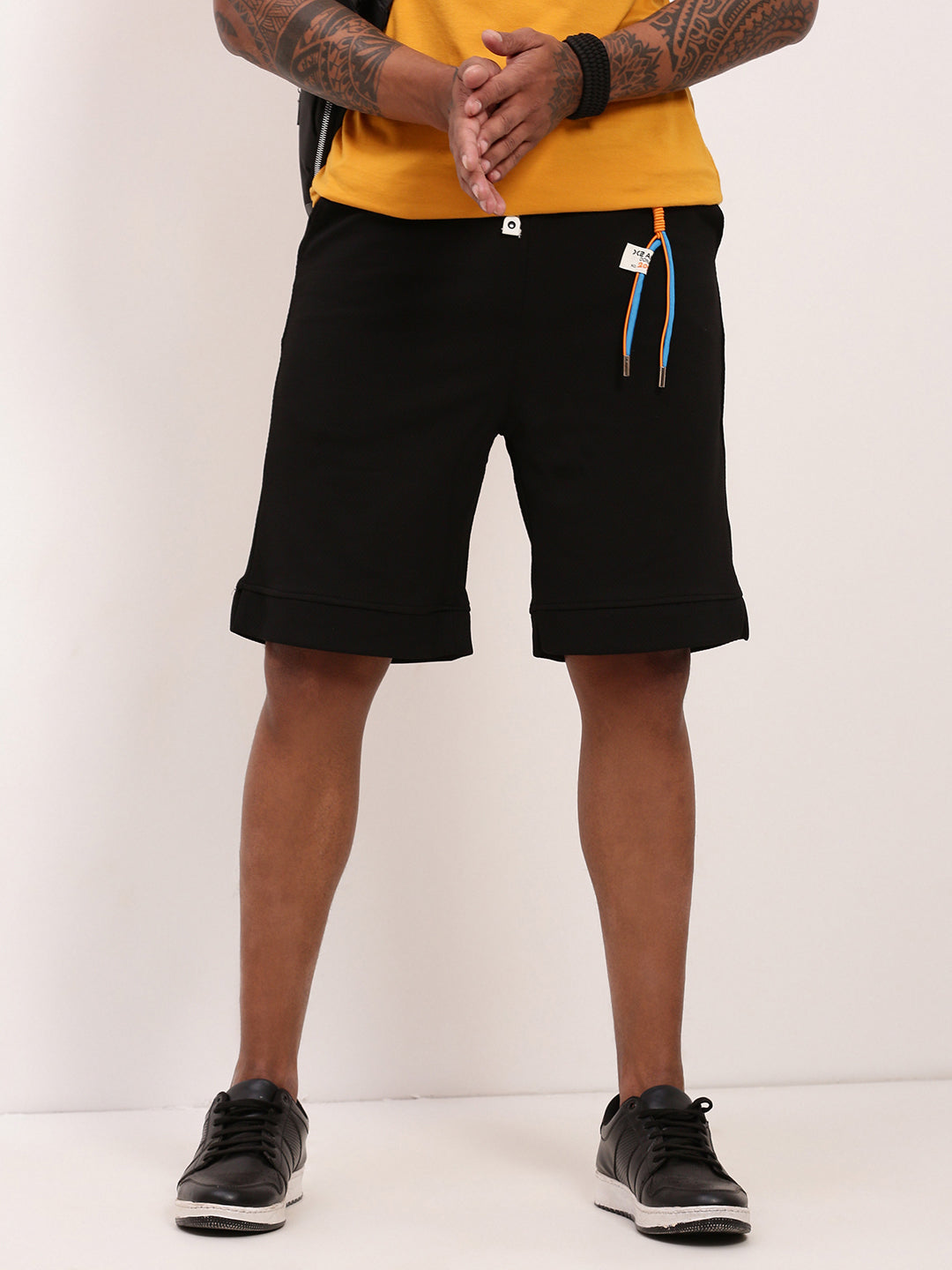 Men's Black Solid Mid-Rise Shorts