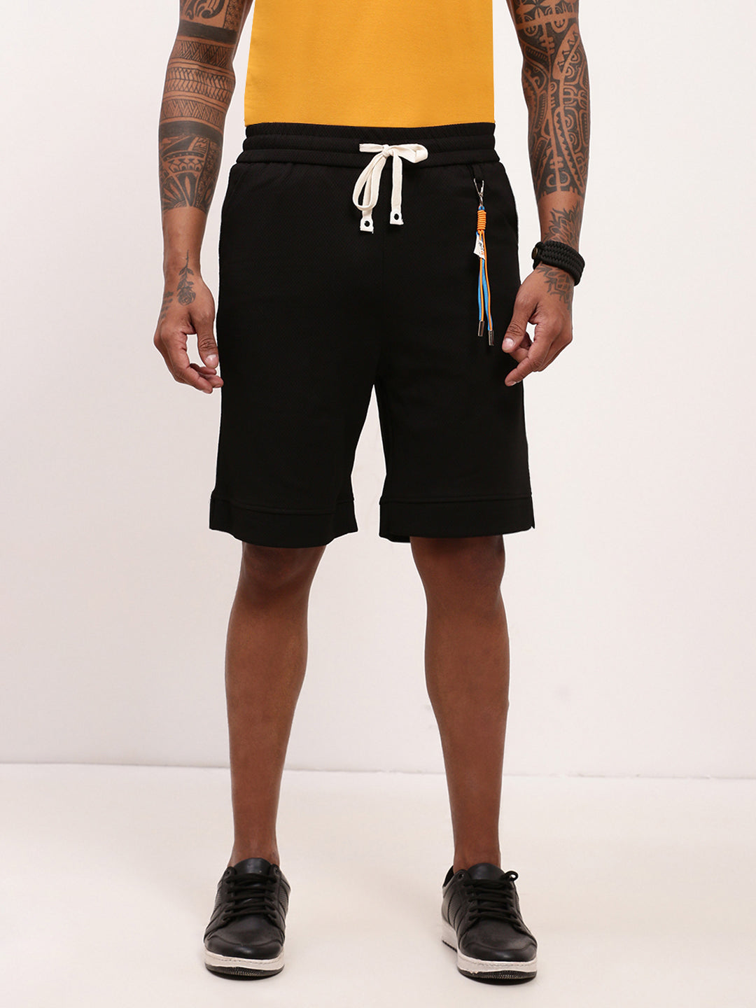 Men's Black Solid Mid-Rise Shorts