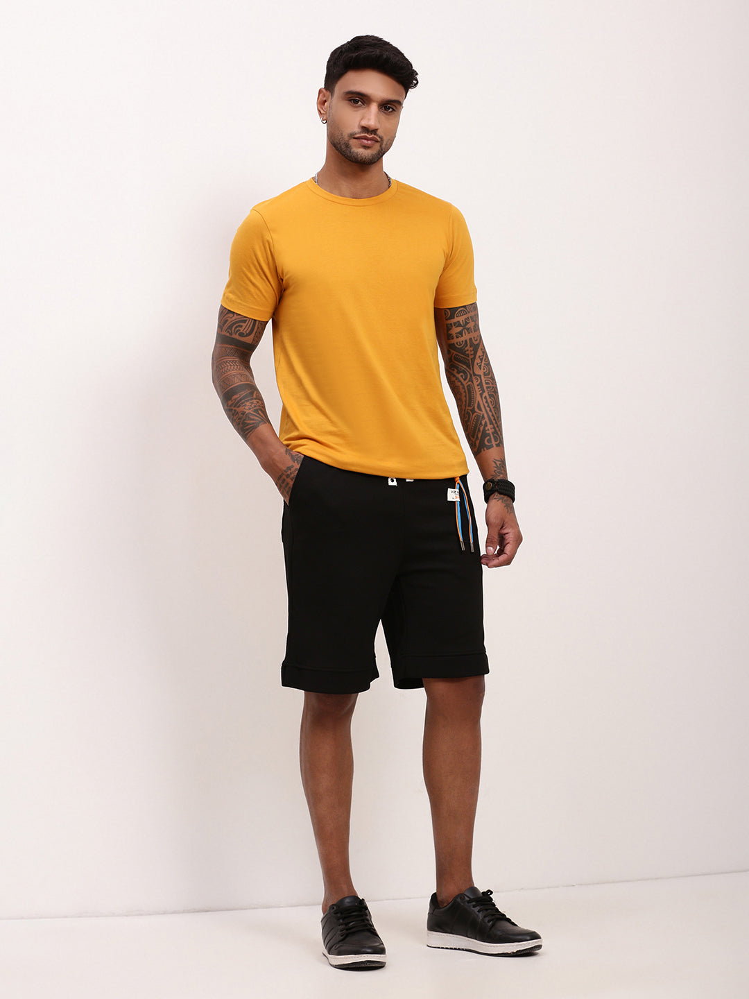 Men's Black Solid Mid-Rise Shorts