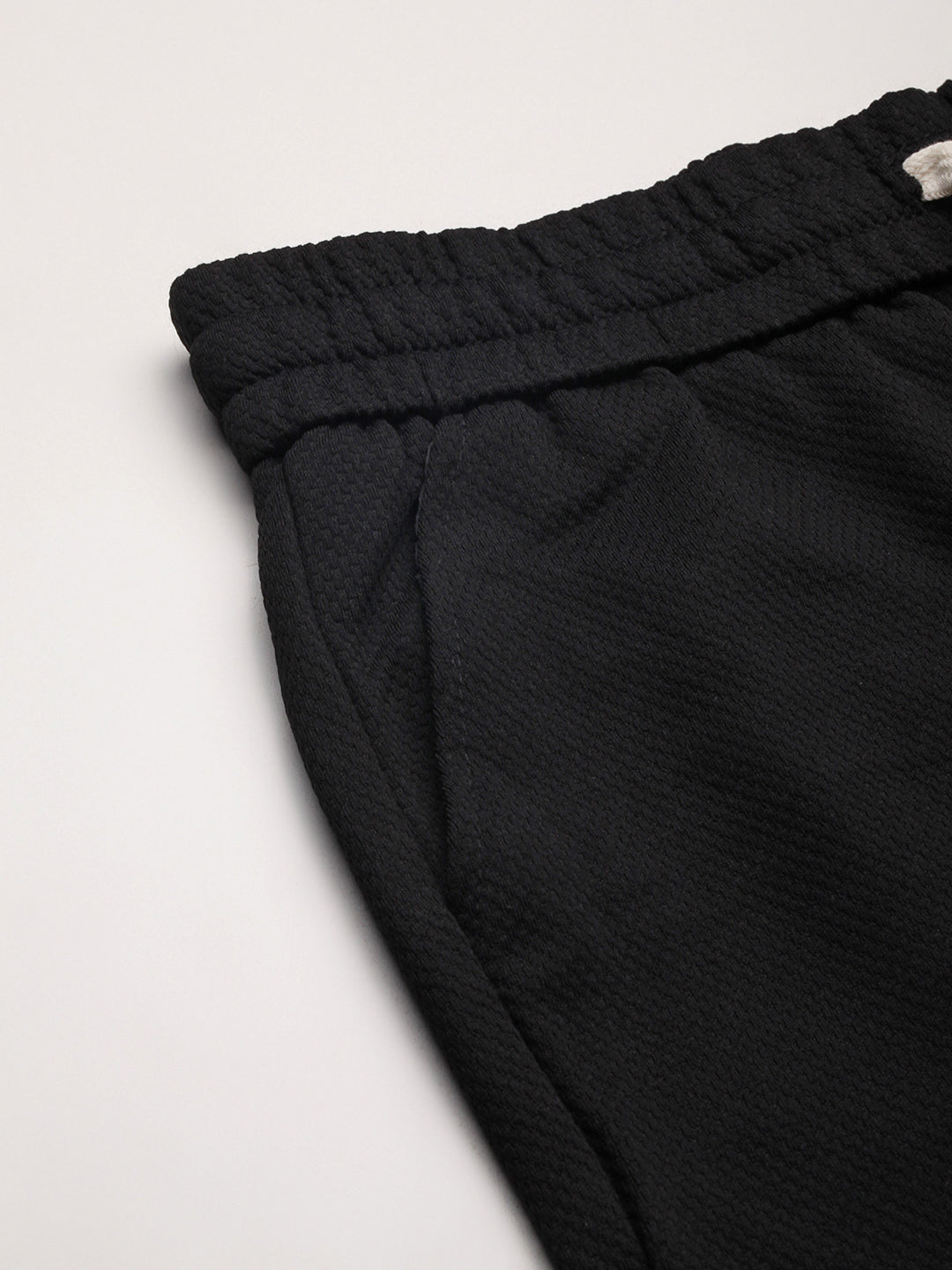 Men's Black Solid Mid-Rise Shorts