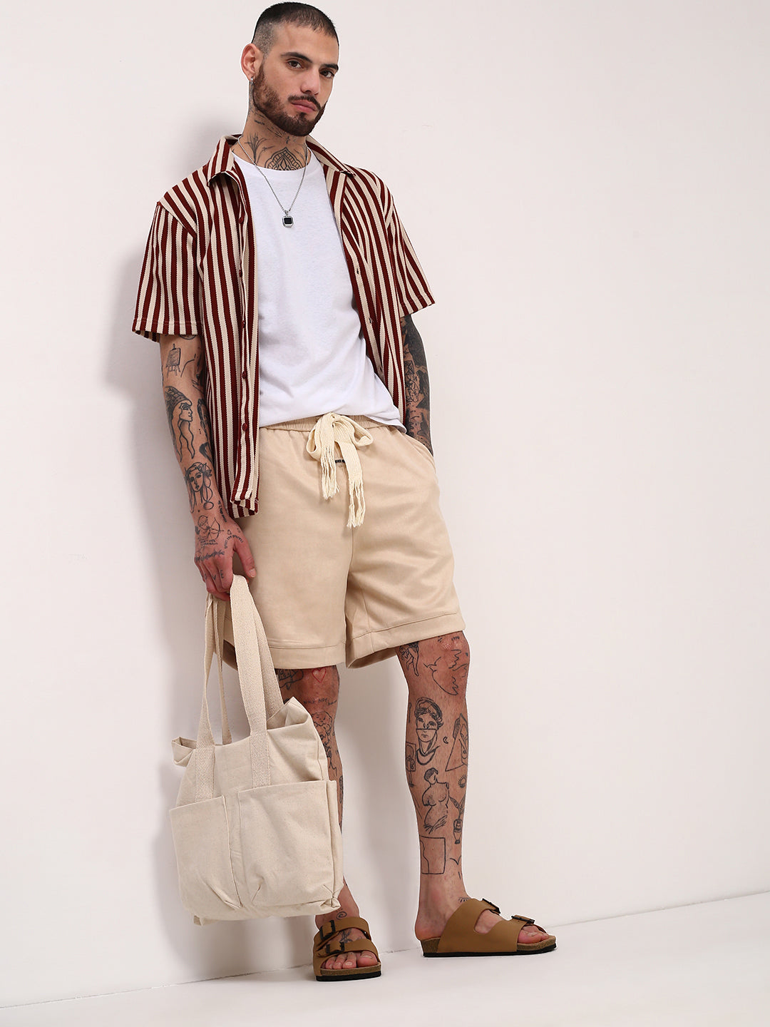 Men's Cream Solid Regular Fit Shorts
